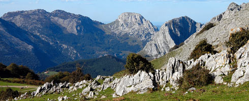 Desde Asuntze se aprecia el paisaje de Urkiola en todo su esplendor