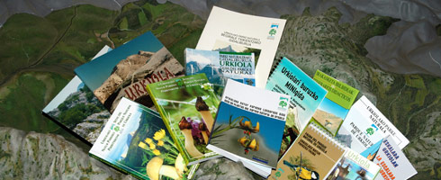 Leaflets, maps and books about the Urkiola Natural Park