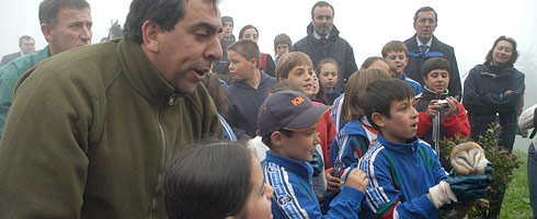 Releasing birds of prey in the Urkiola Natural Park