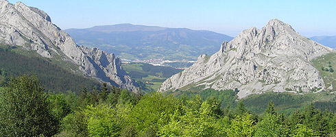 ATXARTE VALLEY: The Atxarte valley was one of the strategic crossing points for the Palaeolithic hunter-gatherers on their journeys from the costal valleys to the Llanda in Alava and eastern Treviño